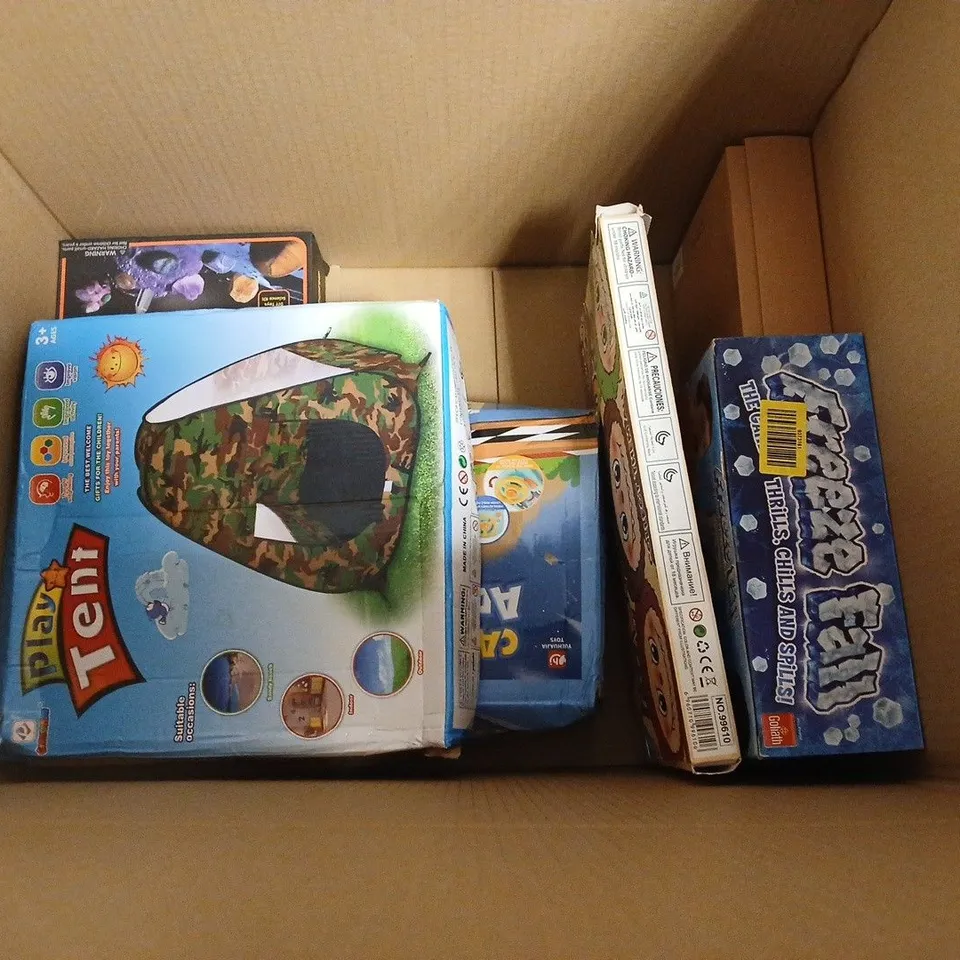 LOT OF 11 ASSORTED TOYS AND GAMES TO INCLUDE FORTNITER LOGO LIGHT AND DINO TRUCK