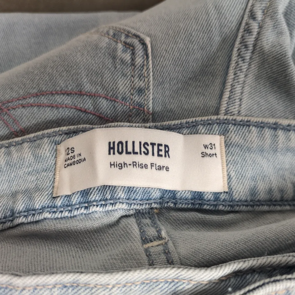 HOLLISTER HIGH-RISE FLARE JEANS – WOMEN'S, W31 SHORT, LIGHT WASH DENIM