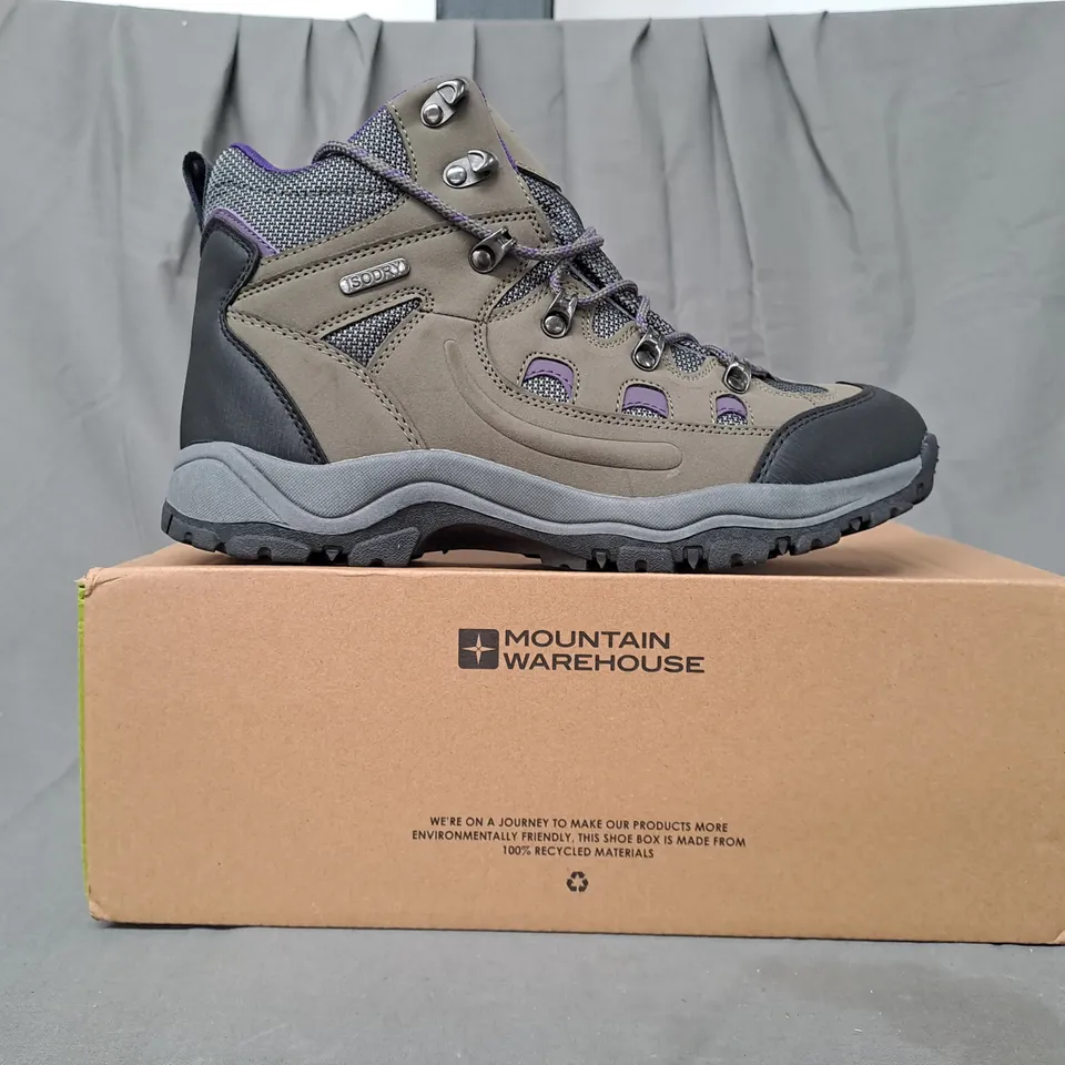 BOXED PAIR OF MOUNTAIN WAREHOUSE ADVENTURER WATERPROOF WALKING BOOTS UK SIZE 7.5