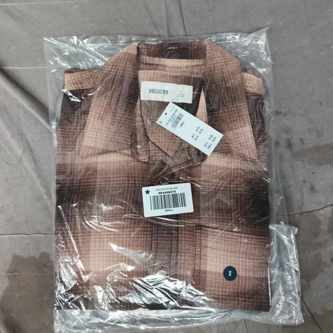 BAGGED HOLLISTER BUTTON-UP SHIRT IN BROWN SIZE SMALL