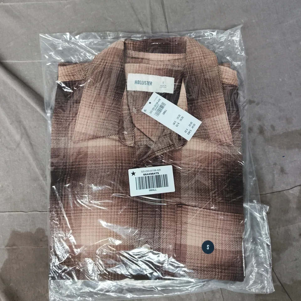 BAGGED HOLLISTER BUTTON-UP SHIRT IN BROWN SIZE SMALL