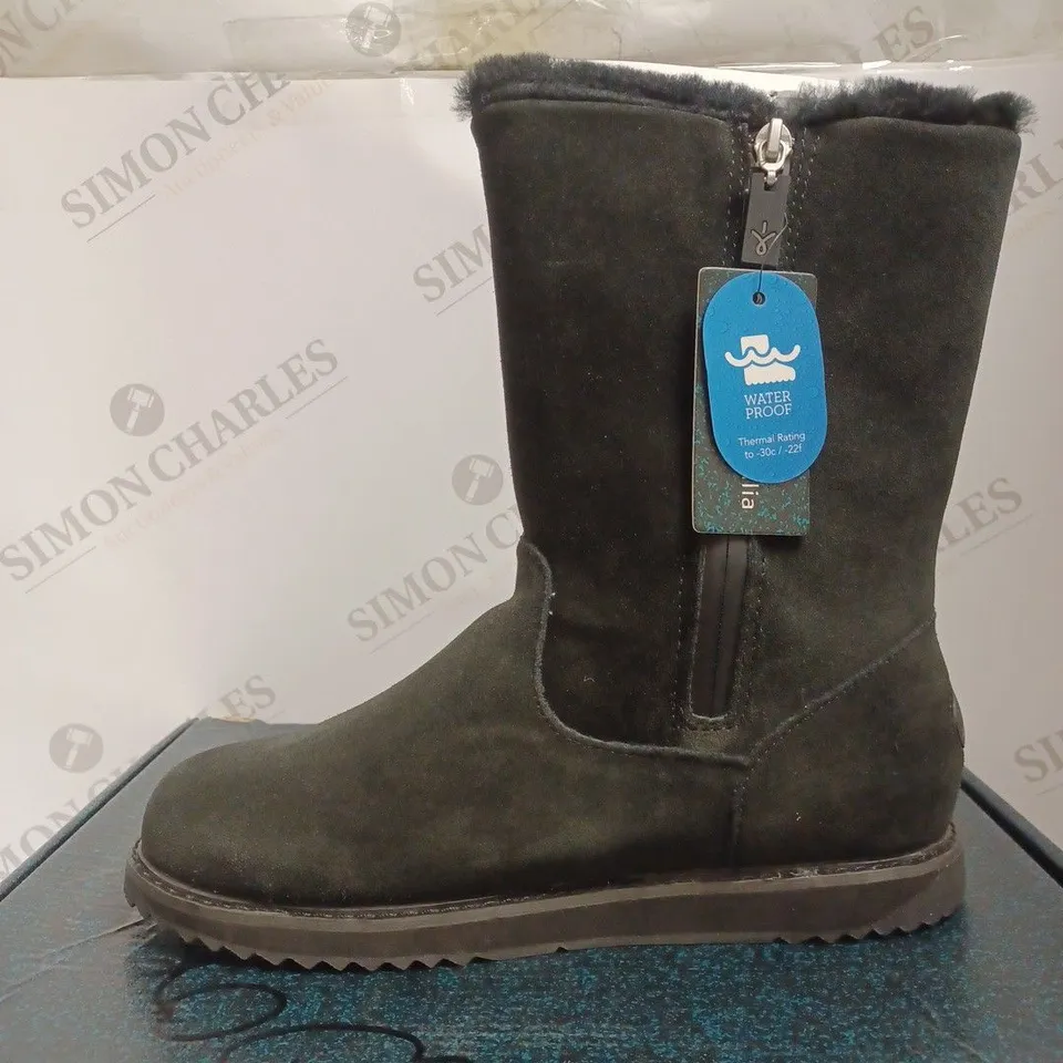 BOXED EMU AUSTRAILIA ELECTRA BOOTS, BLACK - SIZE 5