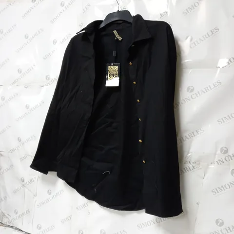 BOX OF APPROXIMATELY 10 ASSORTED WOMEN'S CLOTHING ITEMS INCLUDING TOPS, JEANS, SHIRTS