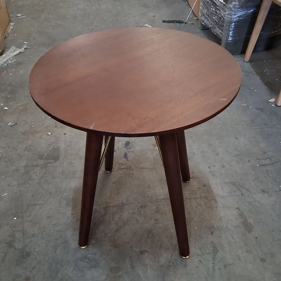 SWYFT SIDE TABLE 01 - WALNUT