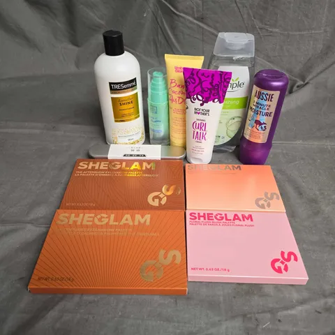 APPROXIMATELY 20 ASSORTED HEALTH & BEAUTY PRODUCTS TO INCLUDE - SHEGLAM SHADOW PALETTES - THE BEAUTY CROP DEWY BOUNCE SETTING MIST - AUSSIE 3 MINUTE MIRACLE DEEP TREATMENT - ETC