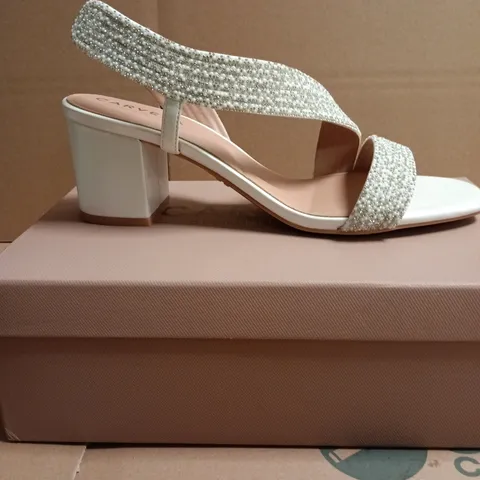 BOXED PAIR OF CARVELA GALA BLOCK JEWEL 60 BEADED SANDALS, WHITE, UK8