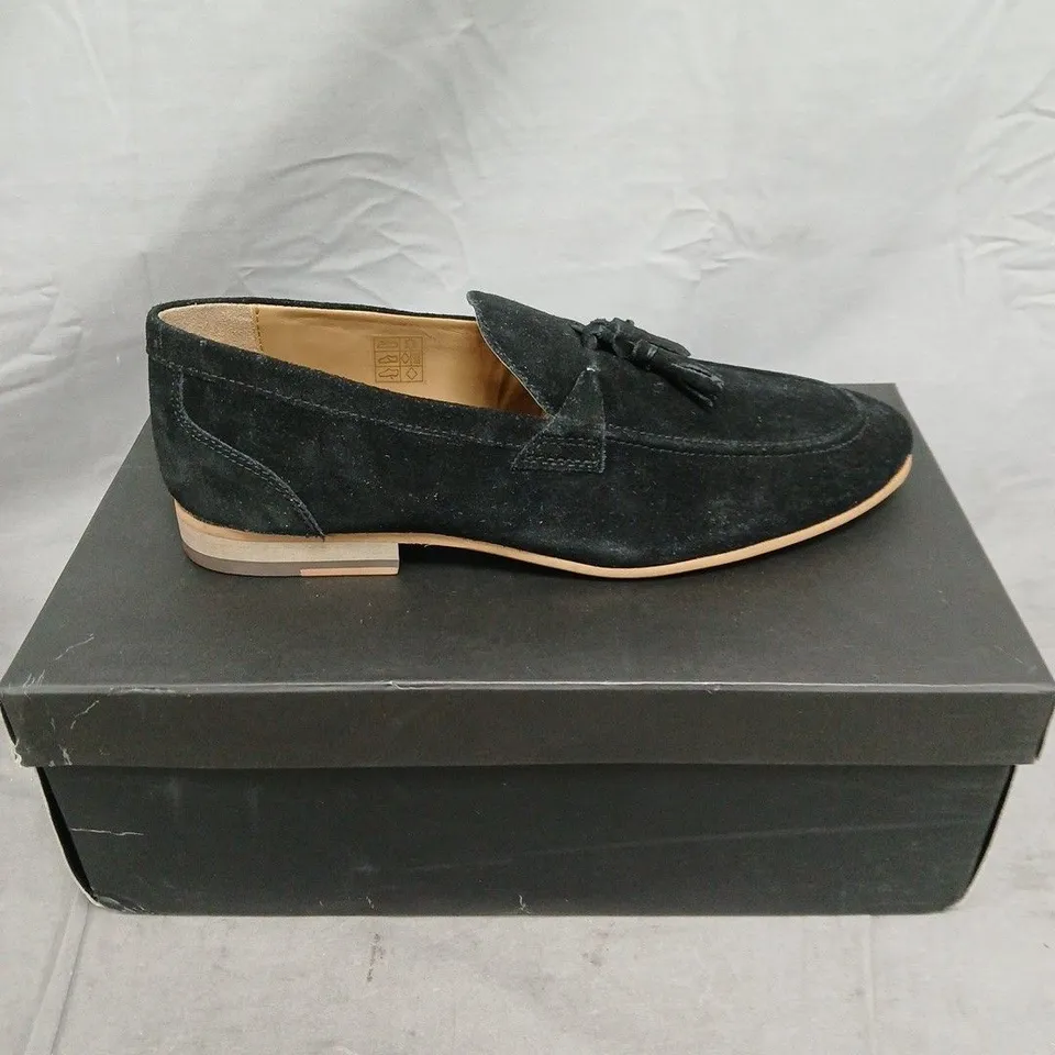 BOXED PAIR OF TOPMAN COLBURN TASSEL SHOES IN BLACK - 9