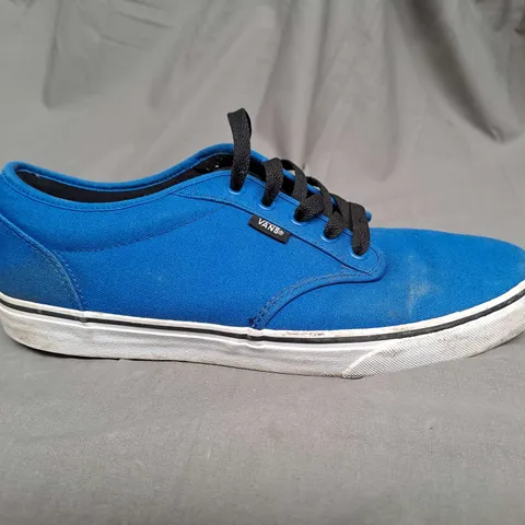 PAIR OF VANS TRAINERS IN BLUE SIZE 11