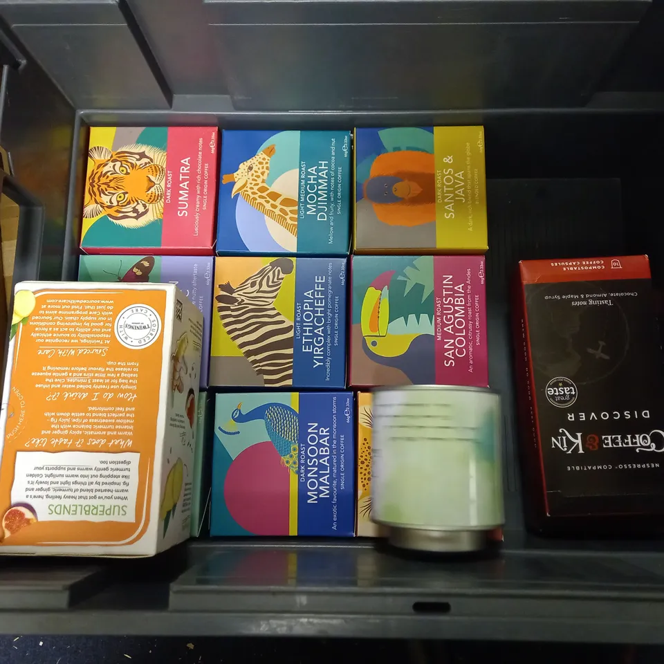 BOX OF APPROX 15 ITEMS TO INCLUDE FORTNUM AND MASONS MUSICAL TIN, WHITTARD HOT CHOCOLATE, WHITTARD ASSORTED TEA