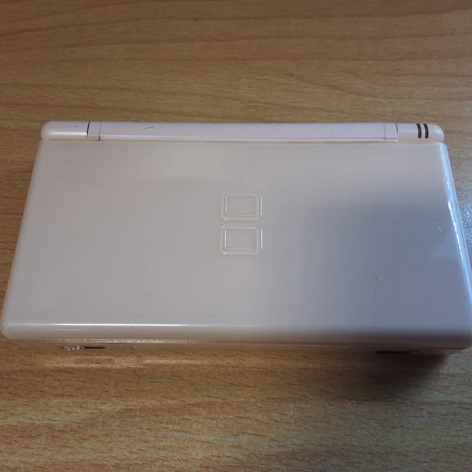 NINTENDO SWITCH DS LITE WITH CARRY CASE, PENS AND 6 GAMES