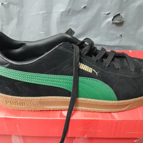 BOXED PUMA MENS CLUB TRAINERS IN BLACK/GREEN - UK 12