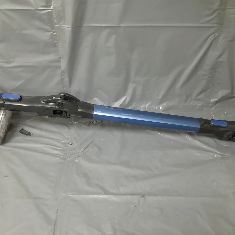 SHARK CORDLESS STICK VACUUM WITH ANTI HAIR-WRAP - IZ202UK - COLLECTION ONLY  RRP £199