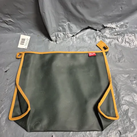 APPROXIMATELY 60 BU TRAVEL BAGS - GREEN AND GOLD