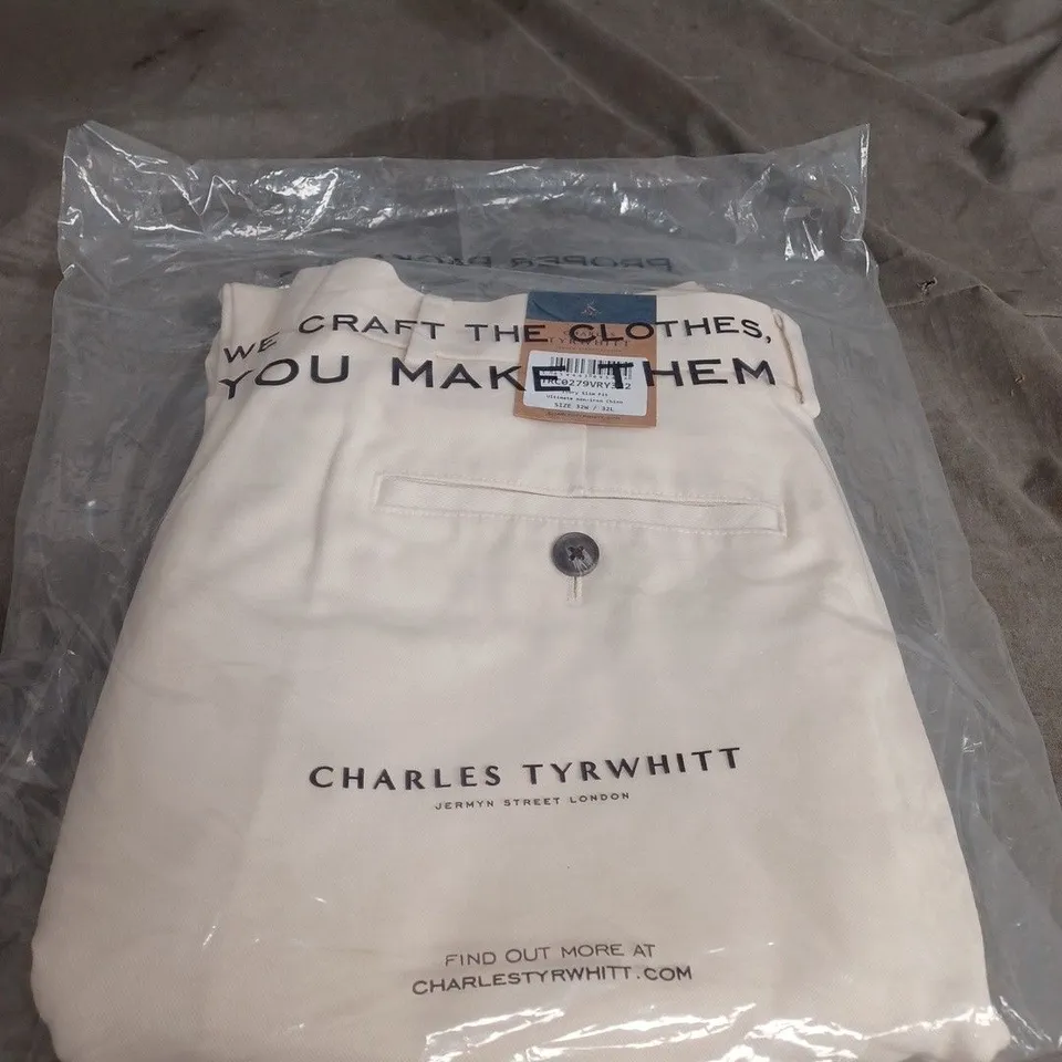 CHARLES TYRWHITT NON IRON CHINOS SIZE 32/32