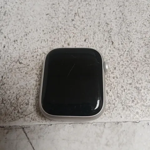 APPLE SERIES 8 SMARTWATCH WITH SQUARE DISPLAY AND SILVER CASE