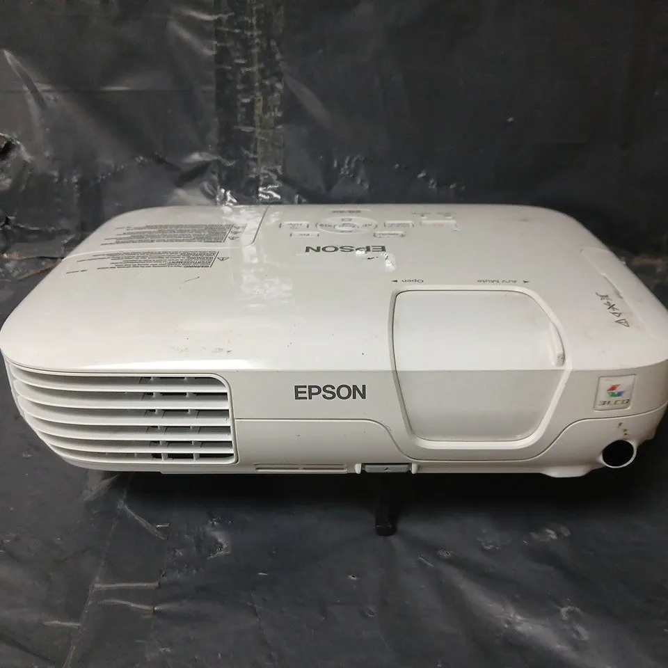 EPSON EB-X9