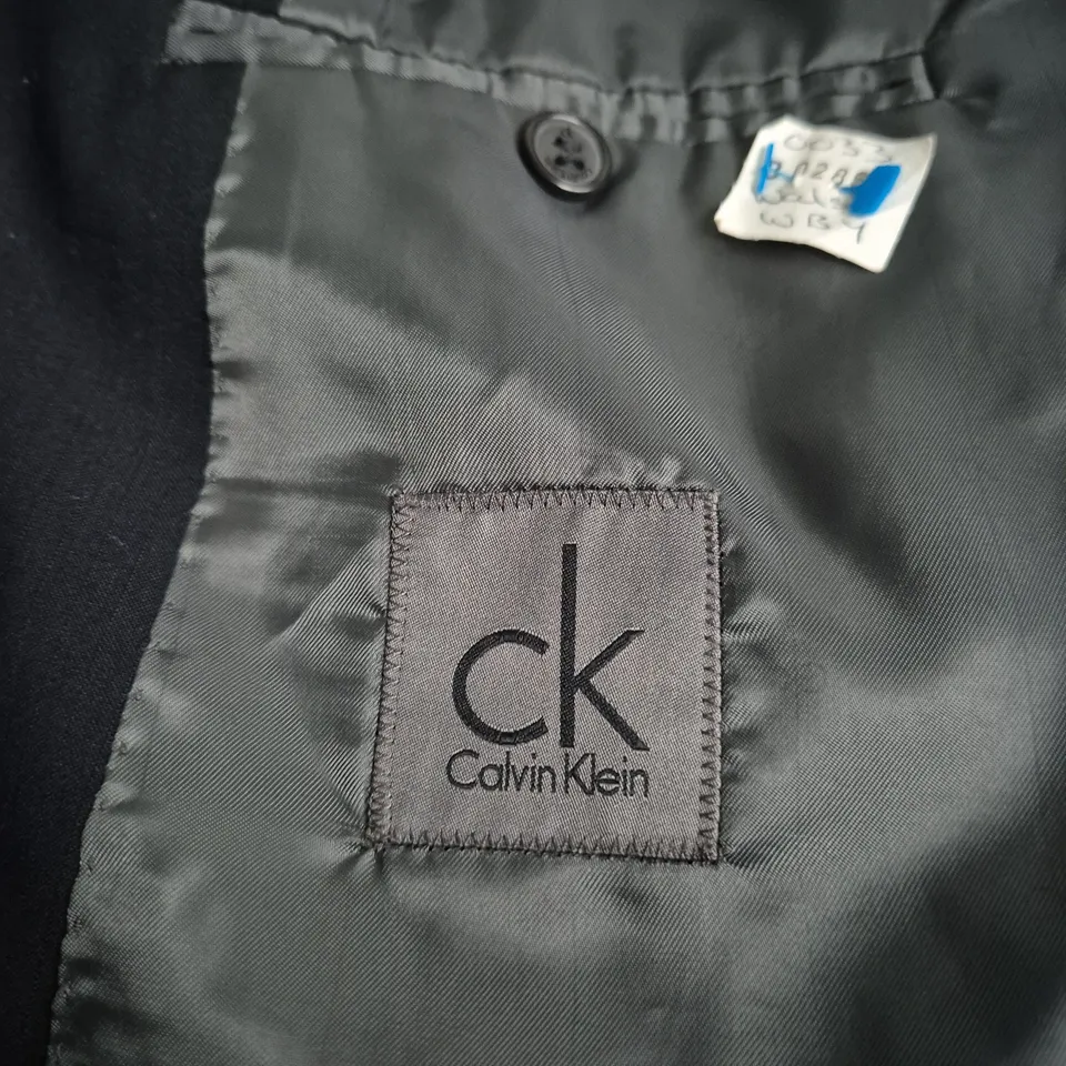 CALVIN KLEIN NAVY SUIT JACKET & TROUSERS - UK 42 (EU 52)