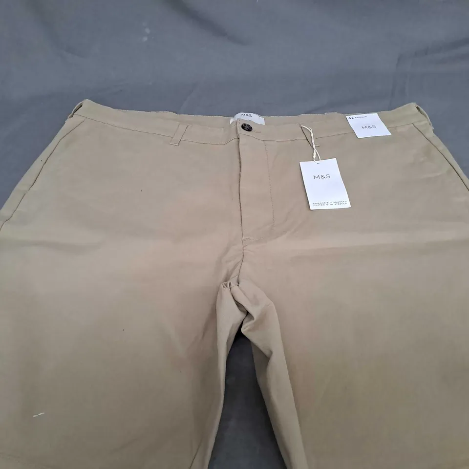 M&S REGULAR BEIGE SHORTS - EUR 42 REGULAR 