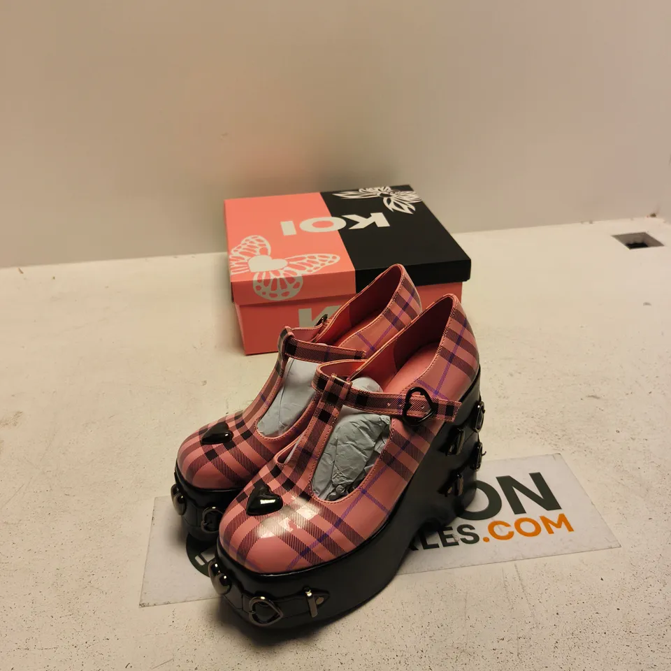 KOI SWEET APATHY PLAID WEDGE MARY JANE SHOES – PINK, UK 7