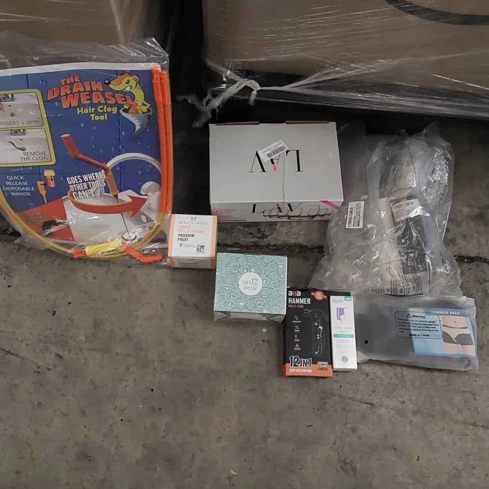 PALLET OF ASSORTED ITEMS INCLUDING: WATER GLASSES, HAMMER MULTI TOO, SHOWER FILTER, MUG, HERNIA BELT, MASSAGE OIL