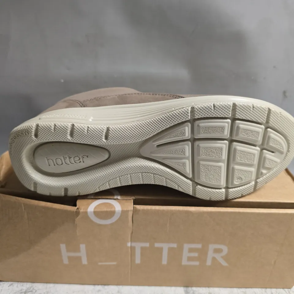 BOXED PAIR OF HOTTER DASH TRAINERS IN MINK - UK 4.5