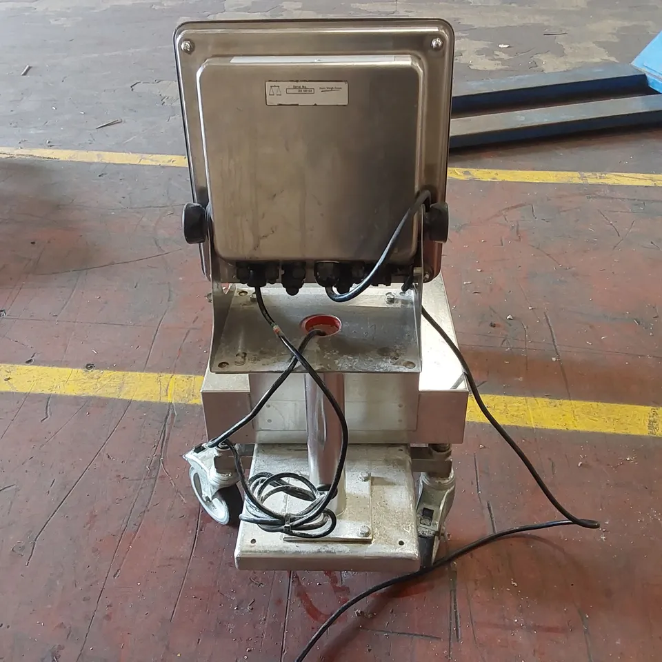 AVERY WEIGH-TRONIX PORTABLE SCALE