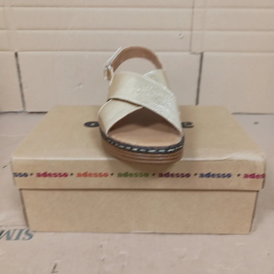 ADESSO CROSSOVER SANDALS GOLD SIZE 5