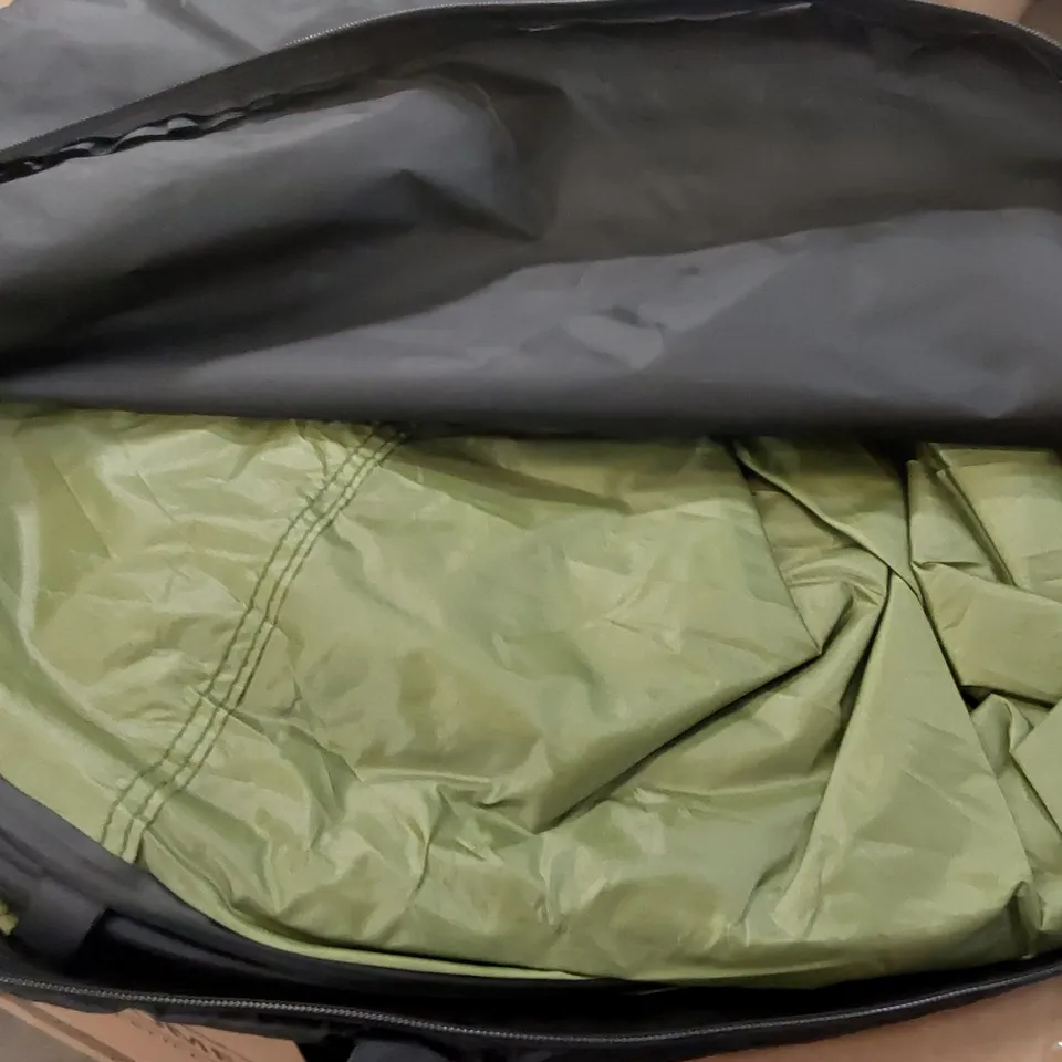 BAGGED POP UP TENT IN GREEN