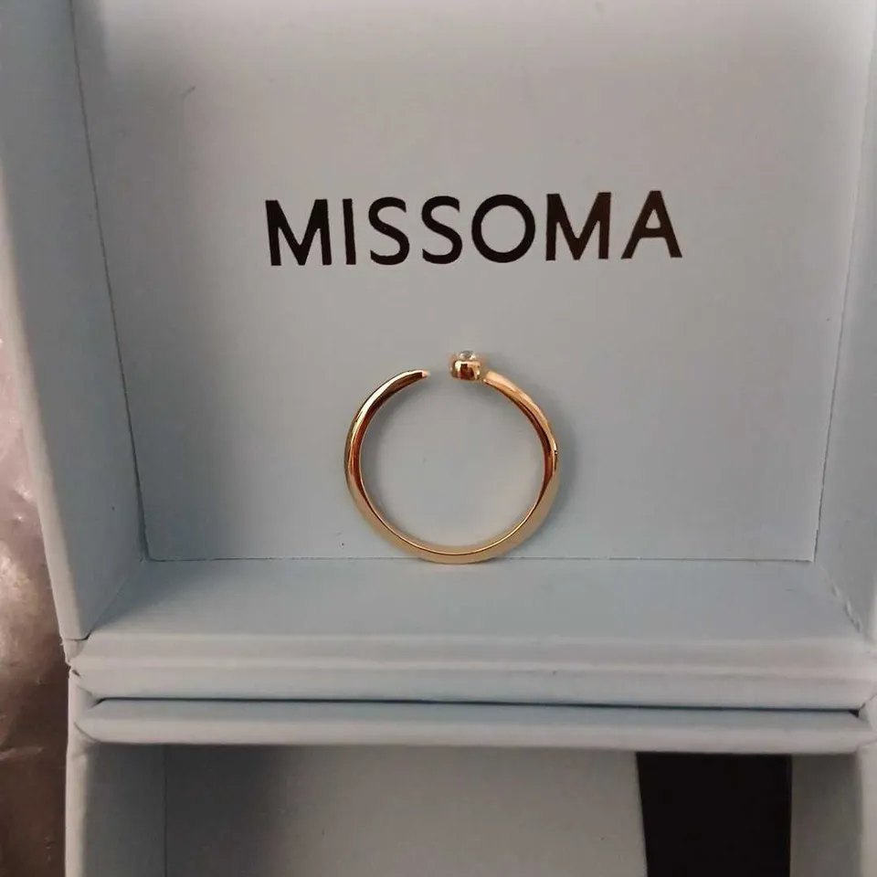 MISSOMA GOLD-TONE HOOP RING WITH STONE – PRESENTATION BOX