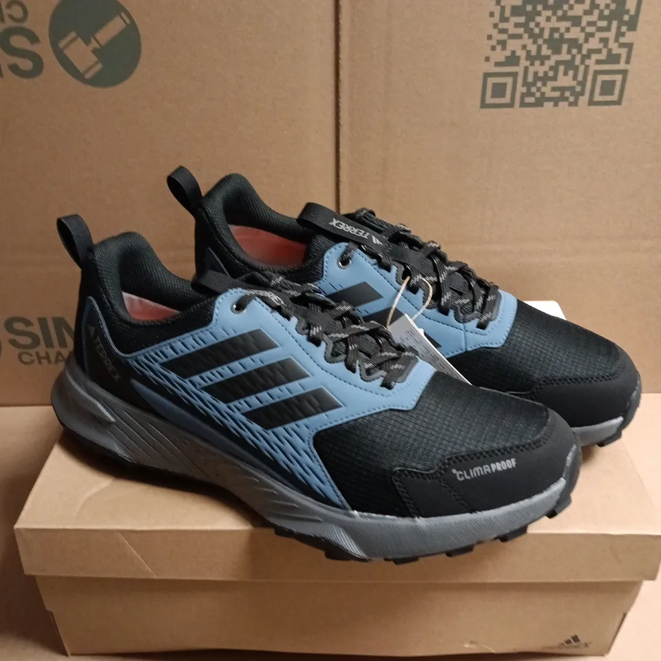 BOXED PAIR OF ADIDAS TERREX TRACEFINDER 2 CLIMAPROOF TRAIL RUNNING TRAINERS - 10