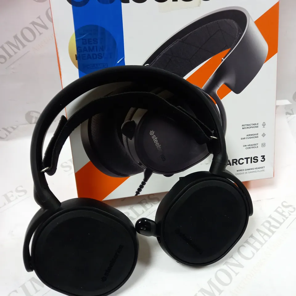 STEELSERIES ARCTIS 3 - ALL-PLATFORM GAMING HEADSET 