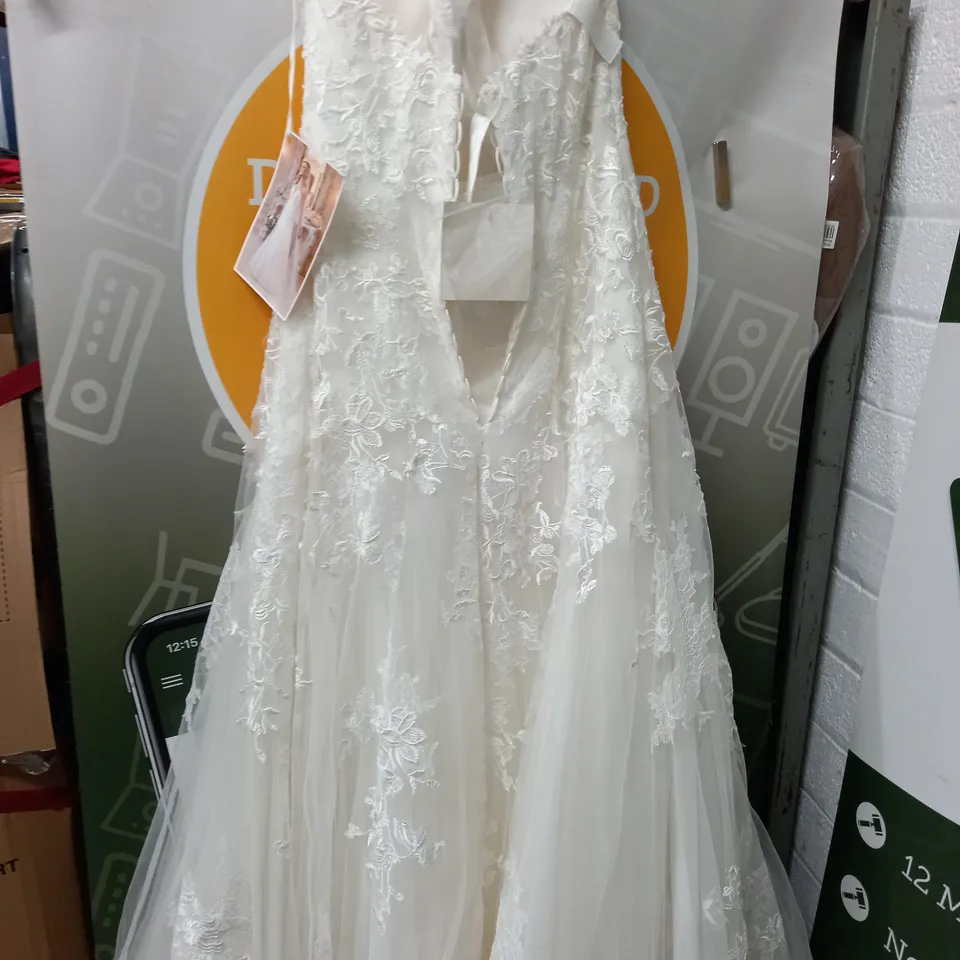 STELLA YORK WEDDING DRESS IN IVORY - UK 16