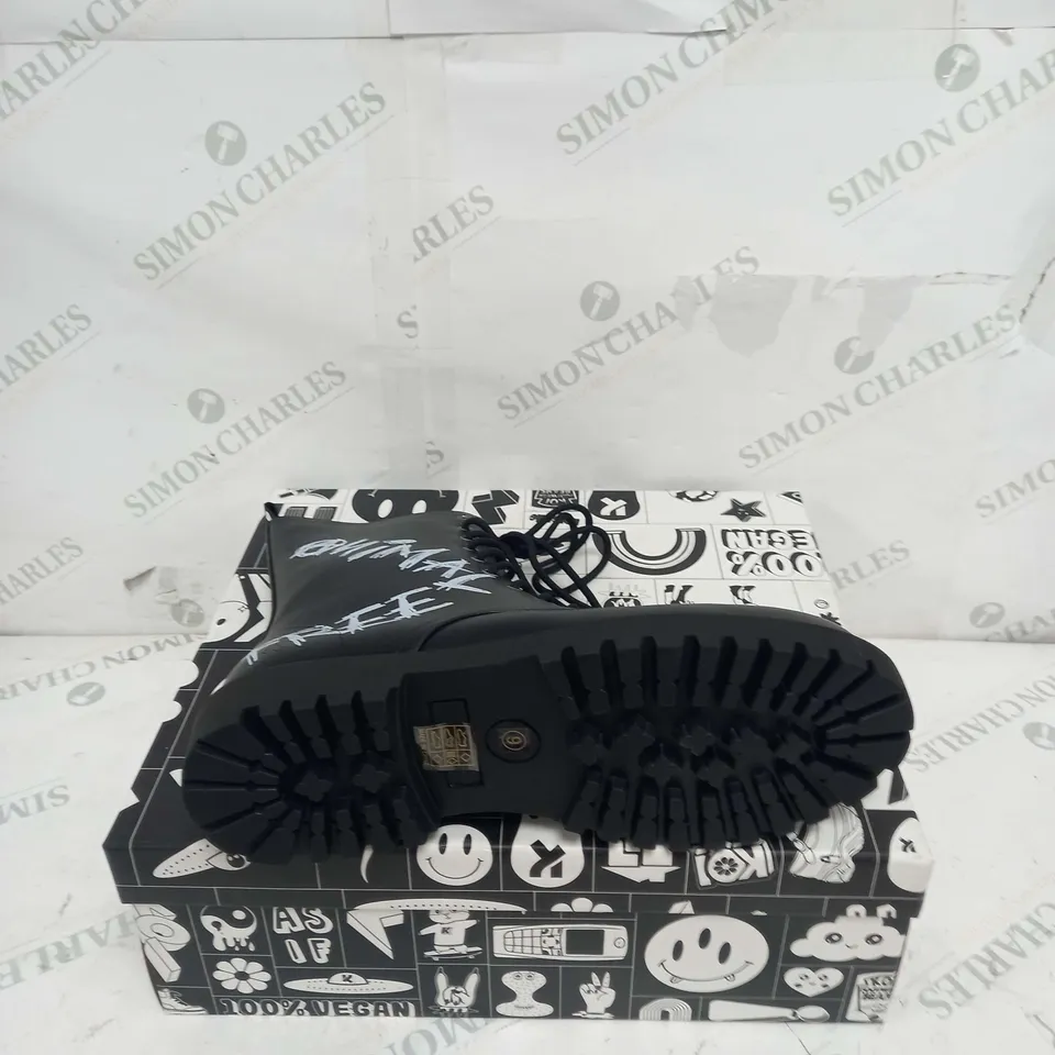 BOXED PAIR OF KOI FOOTWEAR THE STATEMENT ANIMAL FREE MENS MILITARY BOOTS - SIZE 9