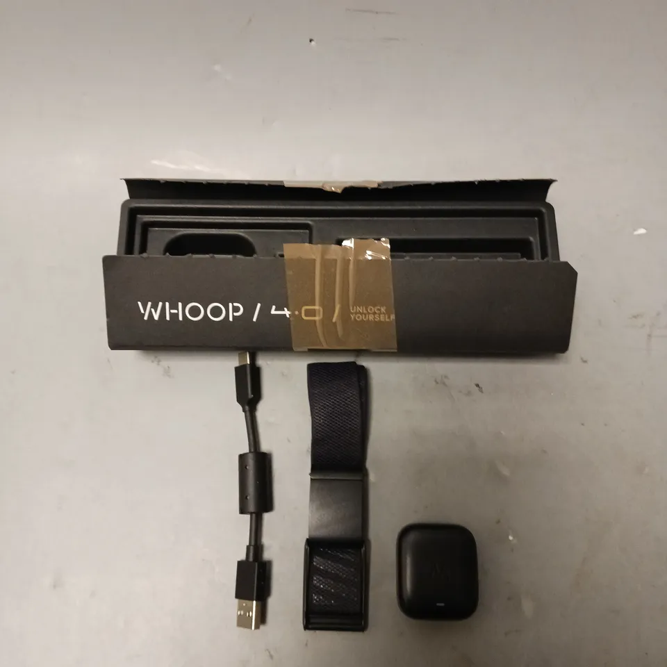 BOXED WHOOP /4.0 BLACK STRAPM SMART WATCH 