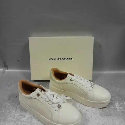 BOXED PAIR OF KURT GEIGER LIGHTER WEAVE WHITE SNEAKERS SIZE 40
