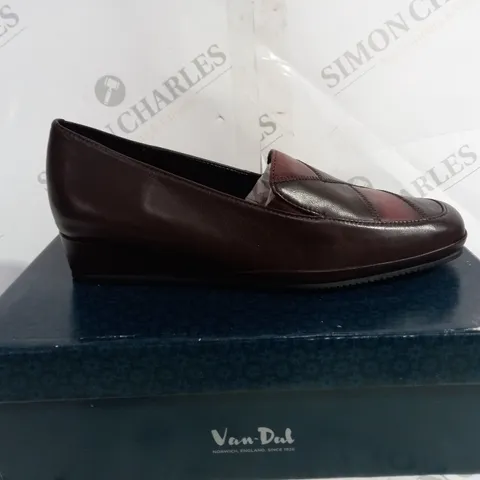 BOXED VAN DAL NOEL SHOE - SIZE 5