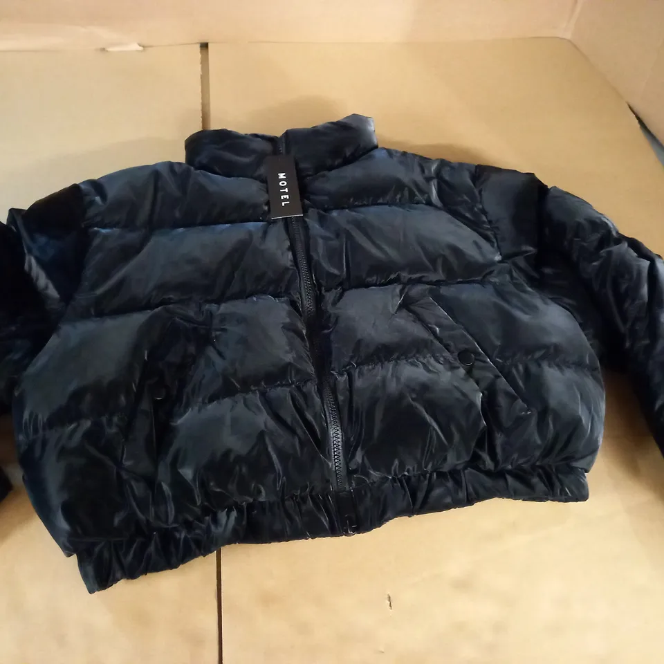 MOTEL GUNTUR PUFFA JACKET IN BLACK - XS