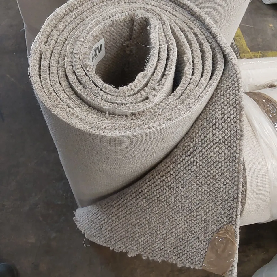 ROLL OF QUALITY BEACHCOMBER SHINGLE CARPET // SIZE UNSPECIFIED 
