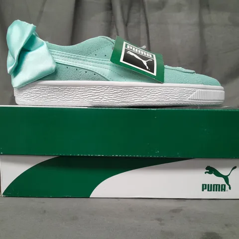 BOXED PAIR OF PUMA SUEDE BOW WOMENS SHOES IN ISLAND PARADISE UK SIZE 3.5