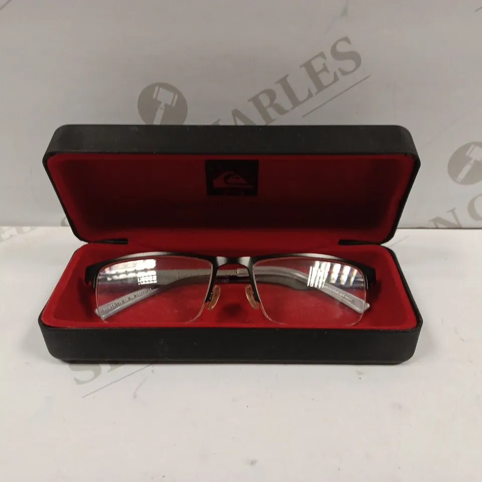 QUICKSILVER GLASSES WITH CASE 