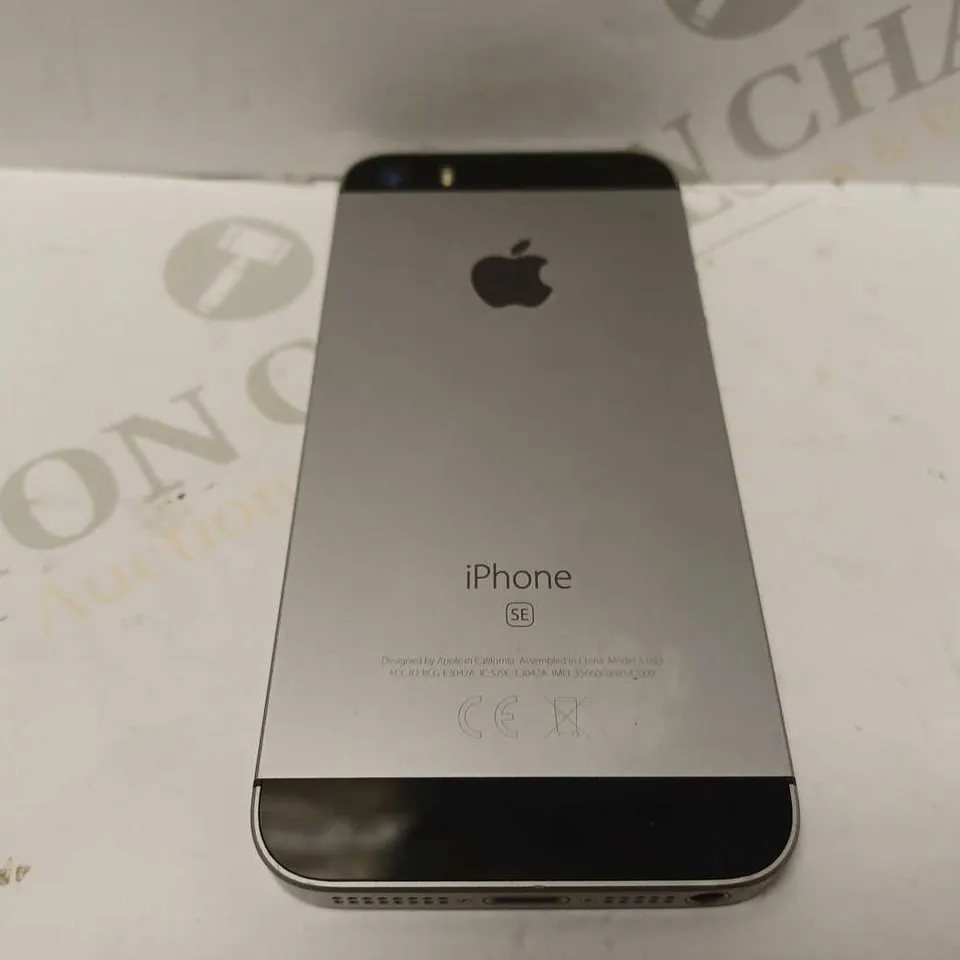 APPLE IPHONE SE (1ST GENERATION) - SILVER 