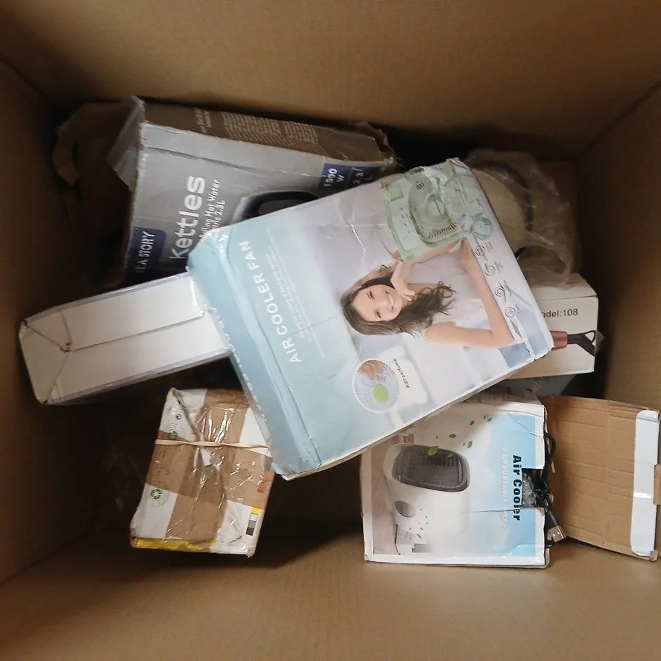 BOX OF APPROX 6 ASSORTED ELECTRICAL ITEMS TO INCLUDE KETTLE , COOLER FAN AND HOT BRUSH