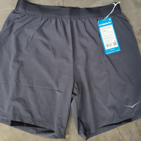 HOKA MEN'S GLIDE 7" 2-IN-1 SHORTS IN CHARCOAL GREY SIZE MEDIUM