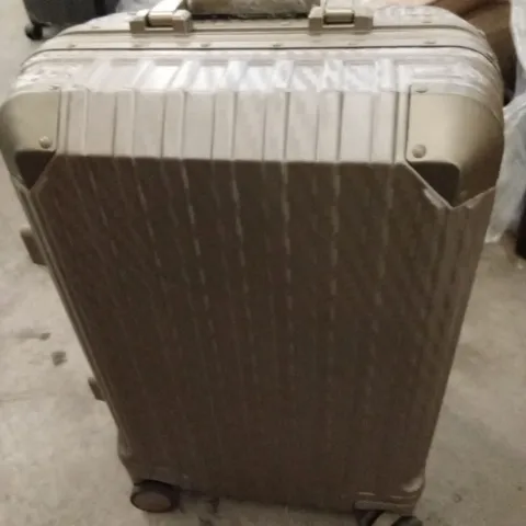 LUGG HEAVY DUTY SUITCASE WITH LOCK 