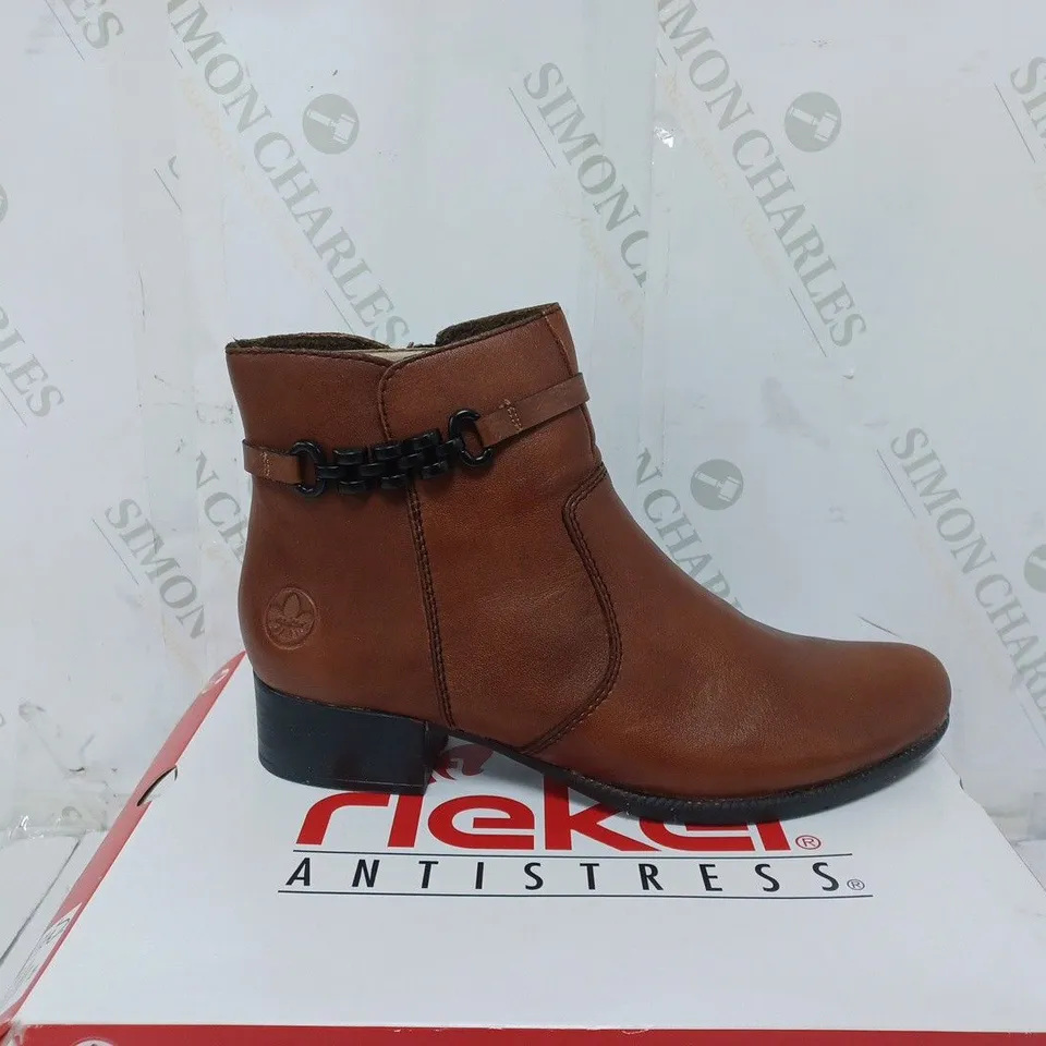 BOXED PAIR OF RIEKER LEATHER CHAIN DETAIL ANKLE BOOTS IN TAN SIZE 7.5