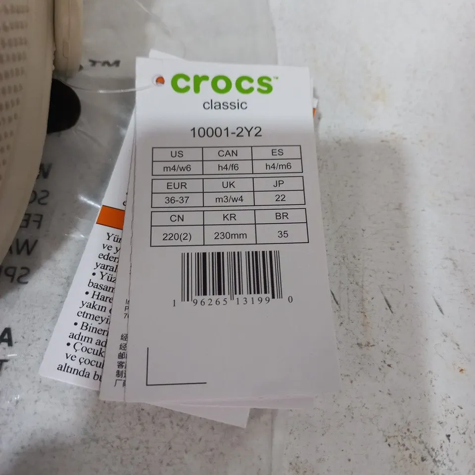 CROCS CLASSICS SHOES IN BEIGE - UK M3/W4