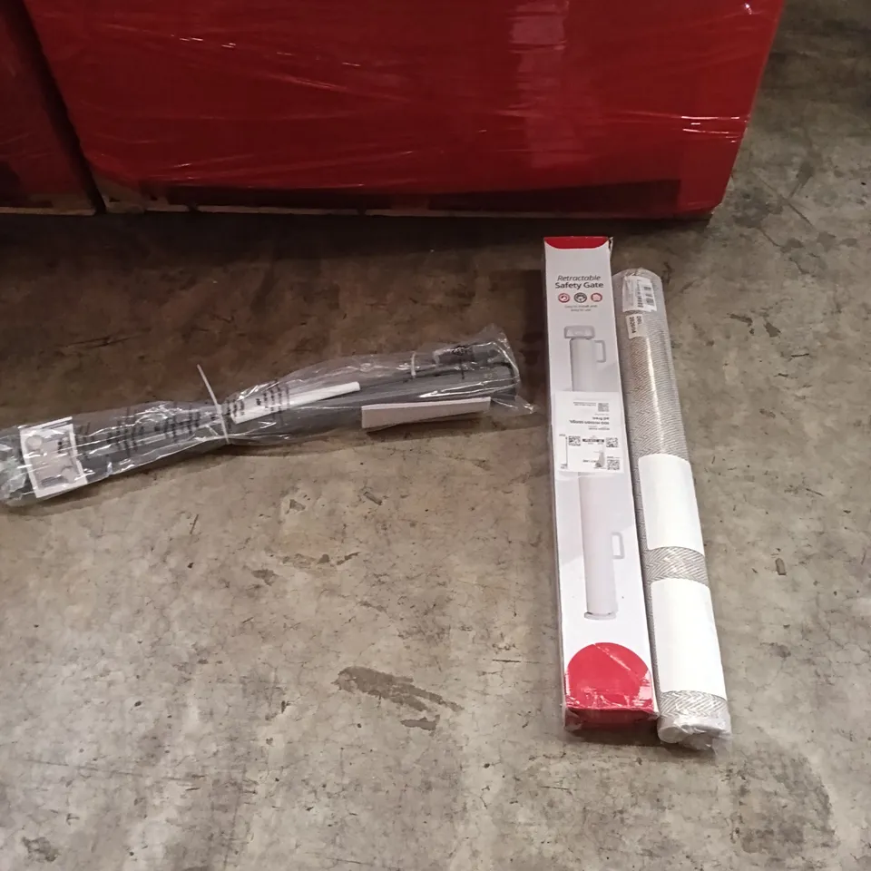 PALLET OF ASSORTED ITEMS TO INCLUDE - PET GATE, SAFETY GATE ( CHILDREN), RUG