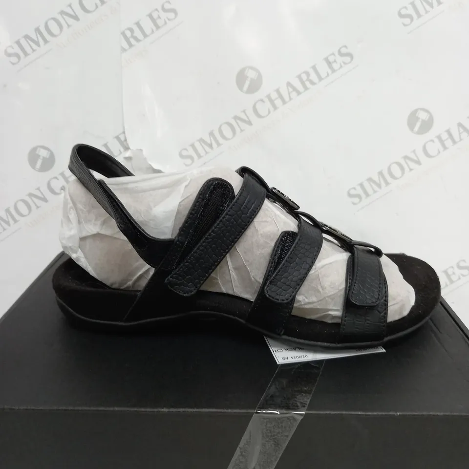 BOXED PAIR OF VIONIC REST AMBER SANDAL BLACK SIZE 7