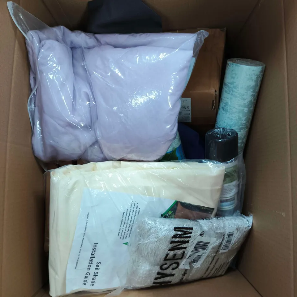 APPROXIMATELY 10 ASSORTED HOUSEHOLD PRODUCTS TO INCLUDE FLORAL WREATH, BATH TOWEL, WALLPAPER ETC