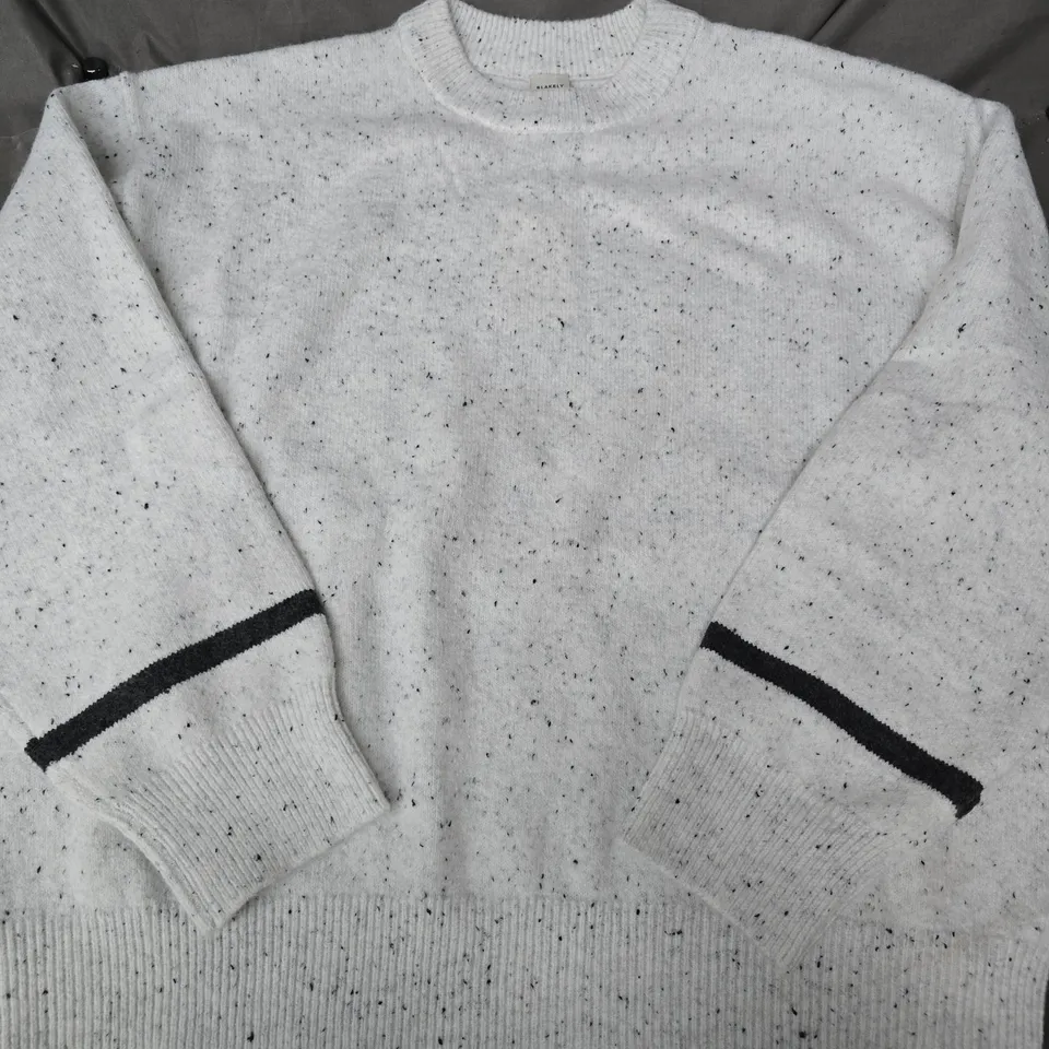 BLAKELY WOMENS KNIT SWEATER IN WHITE - LARGE